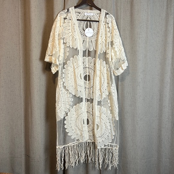 NWT Petal & Pup Alexandra Kimono - Picture 3 of 9